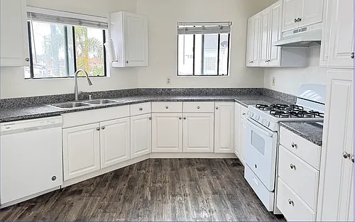 13781 Cherry St Photo 1
