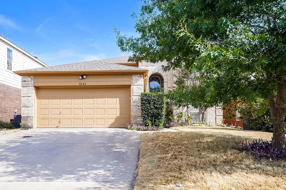 4 bed, 2.5 bath, 2443 sqft, $2,430 — Photo 1