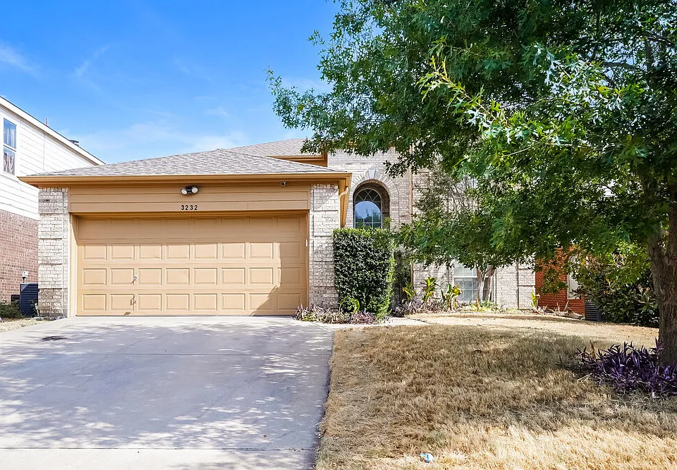 3232 Roddy Dr
