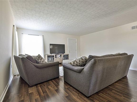 5th image of 541 Lake Front Dr