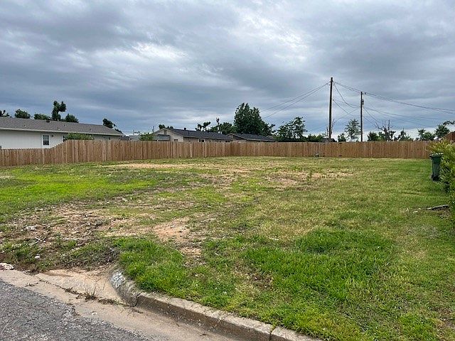 2nd image of 1308 W Beech Dr #2