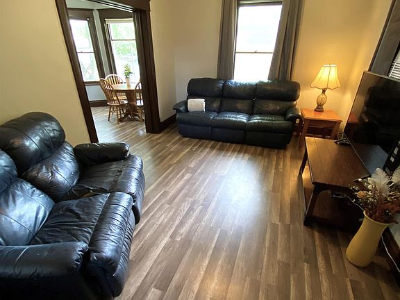 3rd image of 606 Davis St