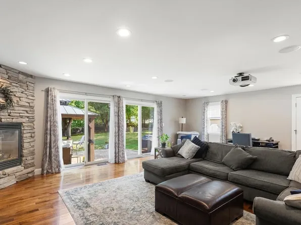 33 Griffin Rd, Peabody, MA 01960