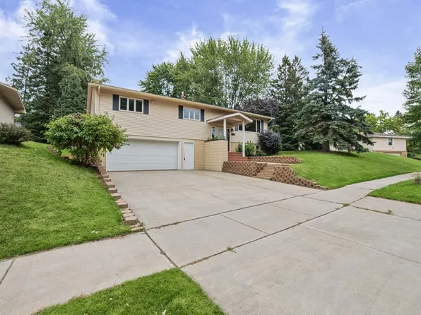 407 Mesabi Dr, Hibbing, MN 55746