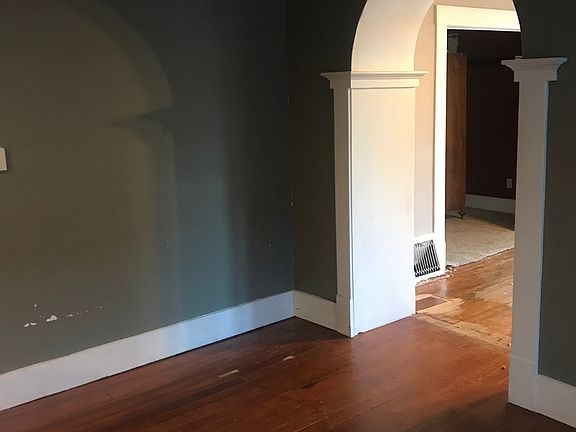 4th image of 212 E 21st St