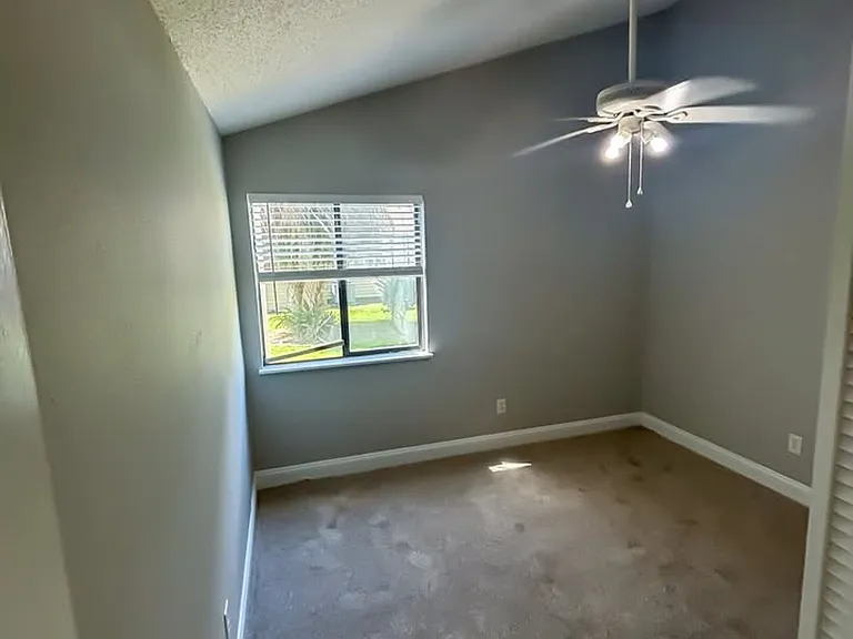 Radcliff Court Apartments — Photo 12