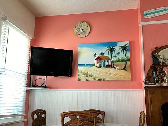 Flamingo breakfast nook