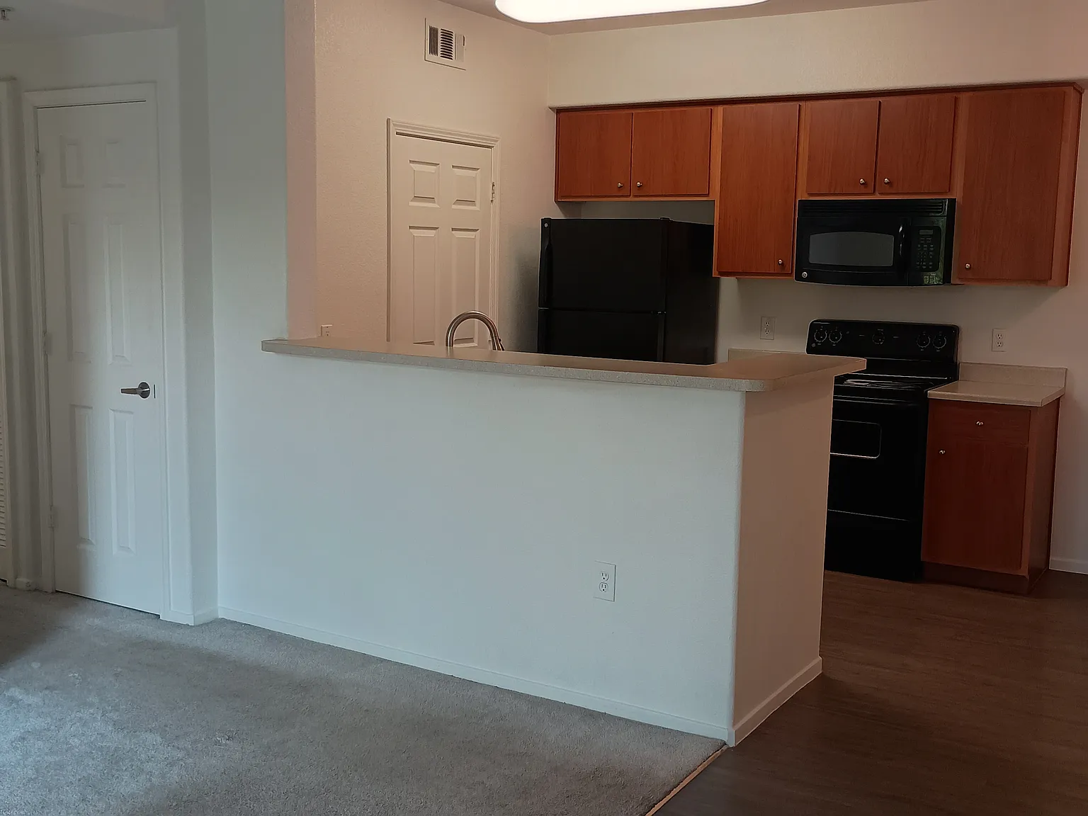 2 bed, 898 sqft, $2,150 — Photo 2