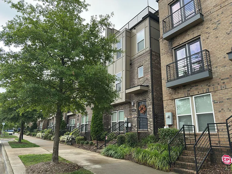 2724 Grand Union Way — Photo 3