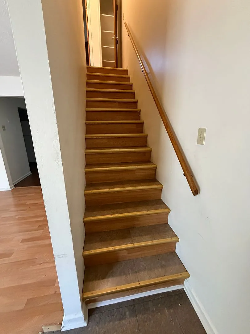 First Month Half Off - 2 Bedroom In Versailles — Photo 1