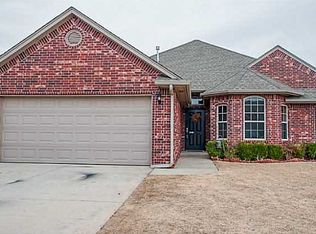 8112 Hawksbury Rd, Yukon, OK 73099