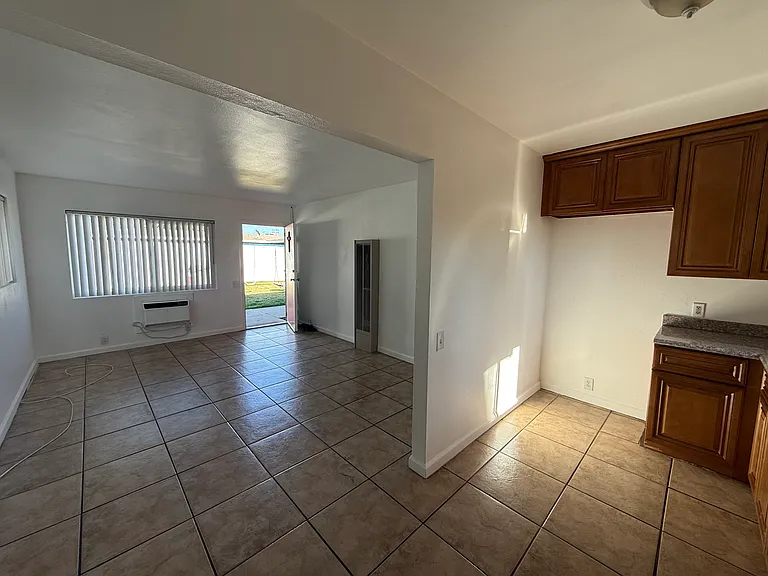 419 W Ramona Dr — Photo 5