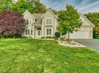 10 Brookmere Cir, Webster, NY 14580