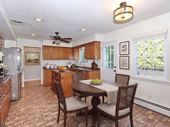 5th image of 293 Cherry Hill Rd