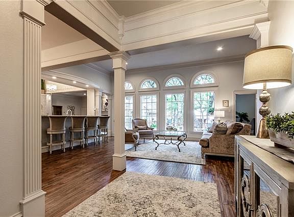 4th image of 923 Williamsburg Ln