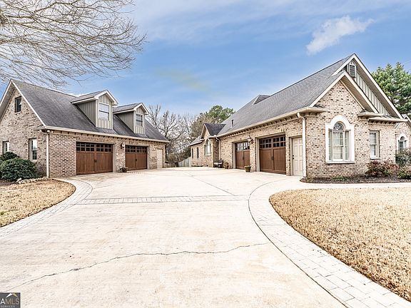 2nd image of 4 Bridgeview Dr SE