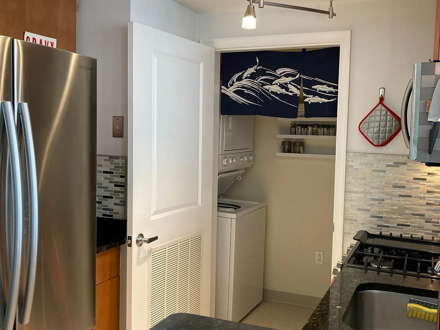 930 Wayne Ave — Photo 2