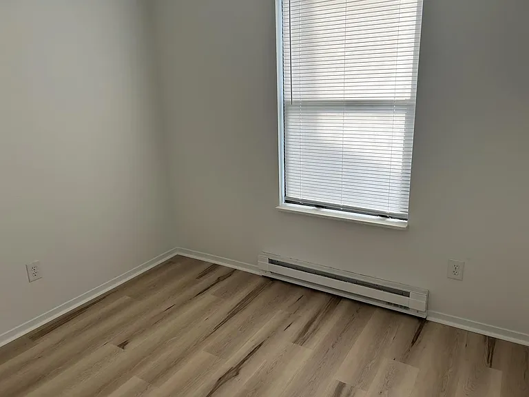 270 Everett Ave — Photo 6