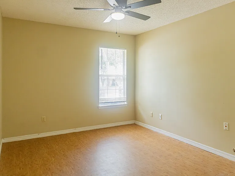 8066 Dickie Dr — Photo 6