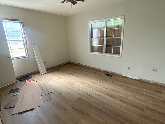 4th image of 1032 Stuart St