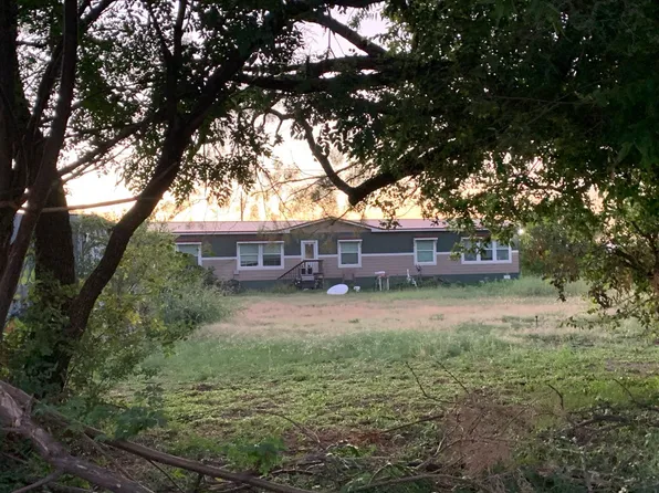 705 Armbrecht St, Winters, TX 79567