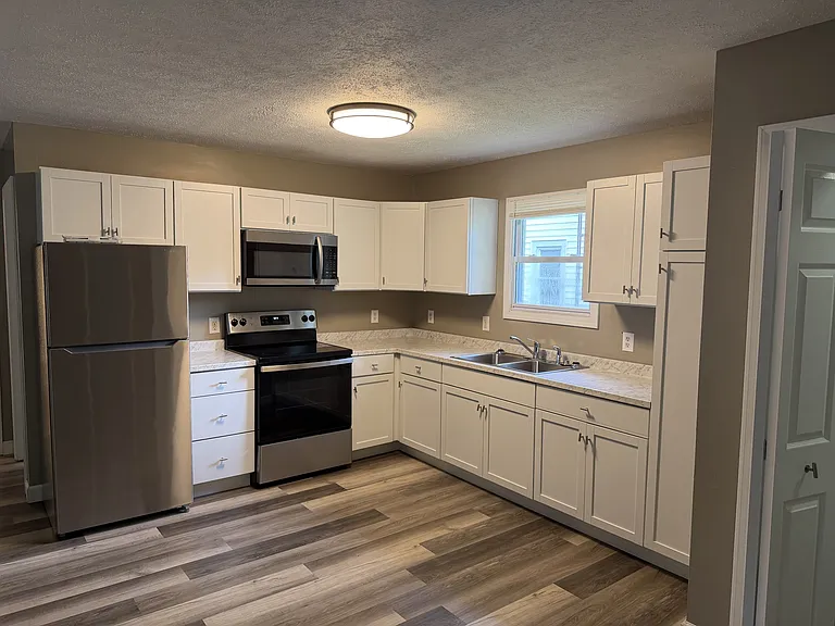 18 Oakwood Ave — Photo 6