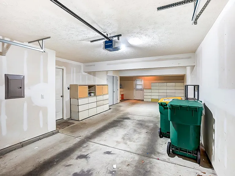 4301 Straight Arrow Rd — Photo 4