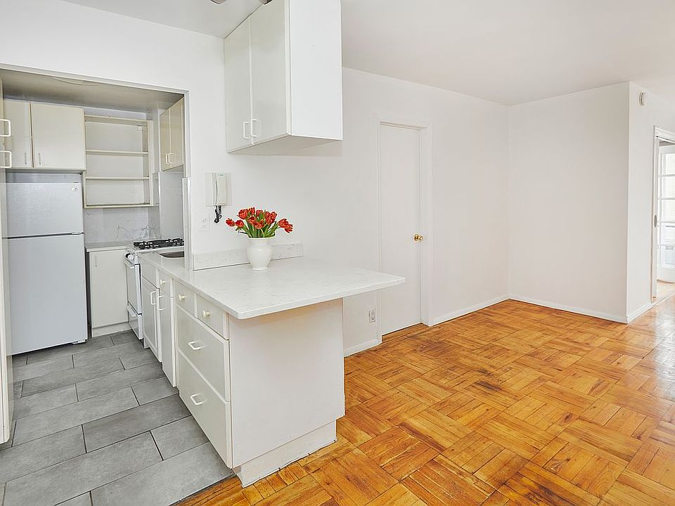 1st image of 220 E 54th St APT 8F