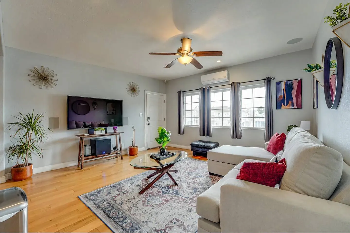 3 bed, 1313 sqft, $3,800 — Photo 3