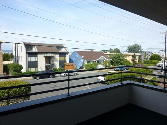 Just a short walk to the Edmonds downtown area and Marina, the large spacious deck allows for outdoor living, a little bit of a Sound view and a wonderful Olympic Mountain view. The deck is even plumbed for direct gas hook up for your BBQ.