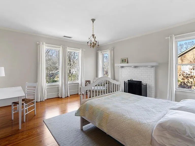 979 Springdale Rd NE — Photo 43