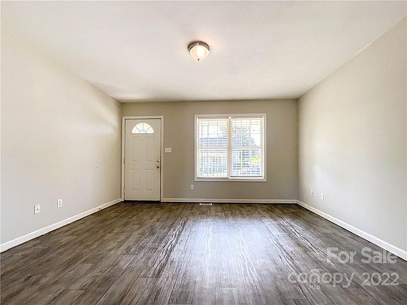 4th image of 1304 Cedar Ave