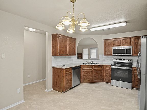 5th image of 2905 Lindsey Dr