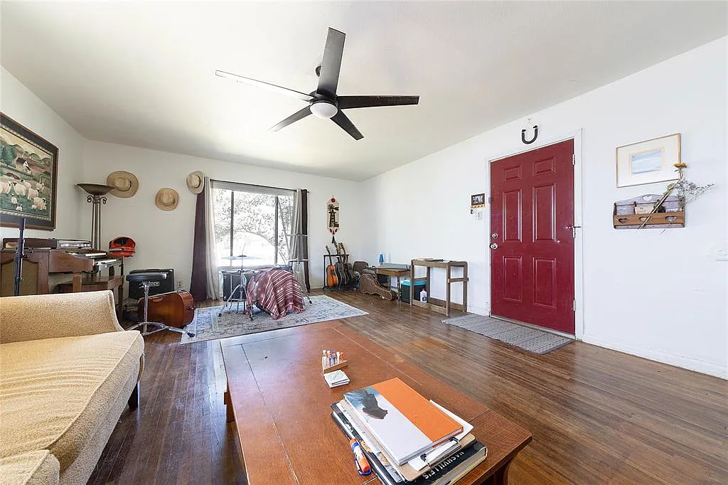 3 bed, 1322 sqft, $2,000 — Photo 4