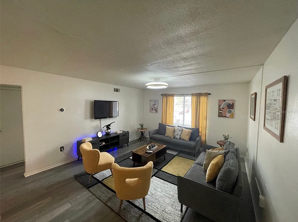 2 bed, 889 sqft, $1,550 — Photo 4