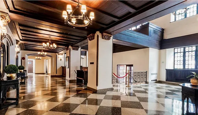 Sold by Compass | media 6
