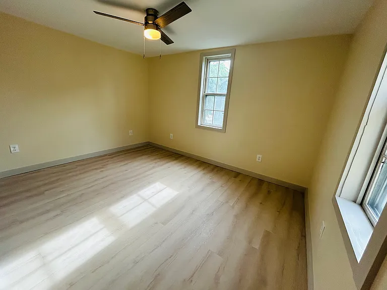 50 King St #3 — Photo 17