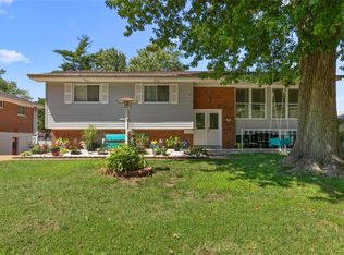 1041 Camelot Gardens Dr, Saint Louis, MO