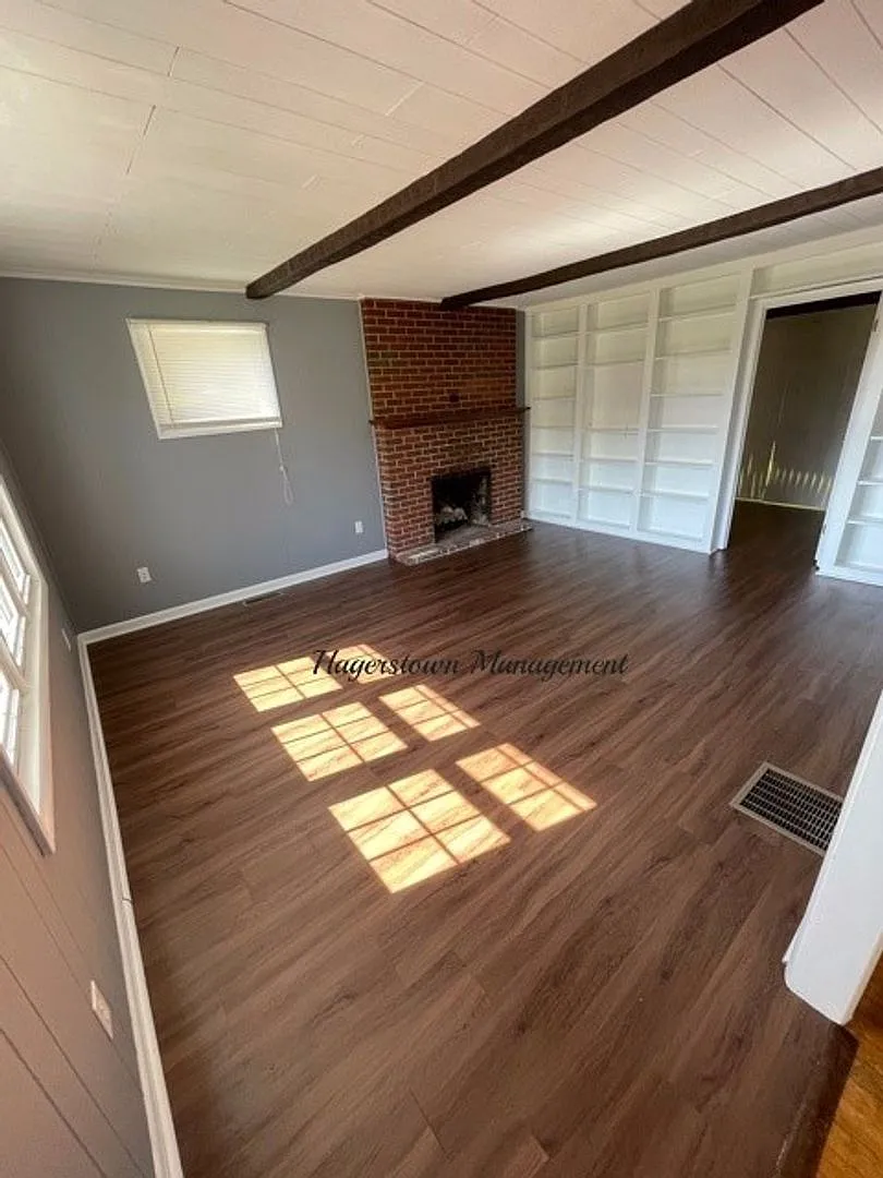 Single Family Home in Big Pool — Photo 4