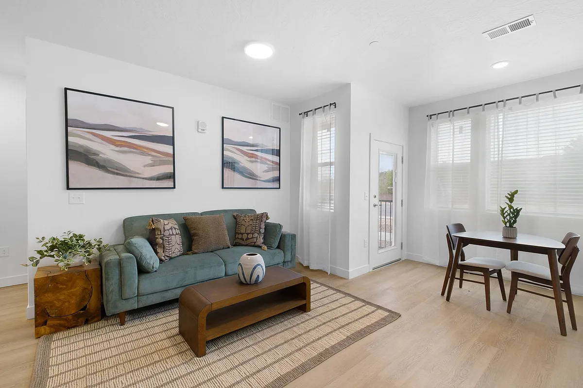 Building Photo - The Henley Apartments