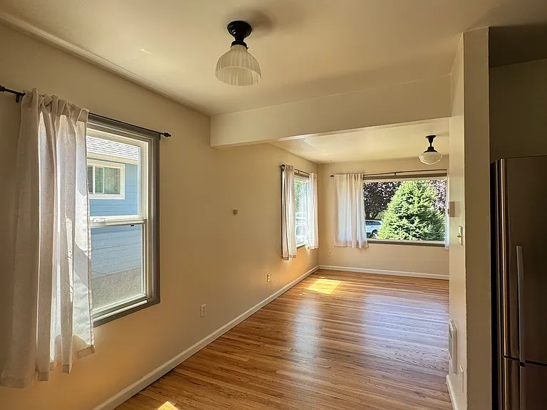 8935 N Kellogg St — Photo 4