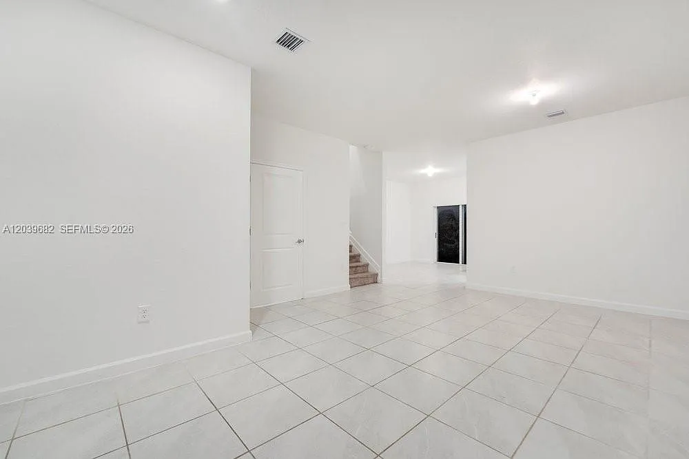 Keys Gate Residential — Photo 2