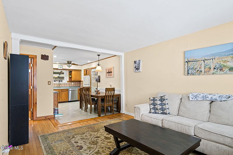 4th image of 21 Brookman Avenue