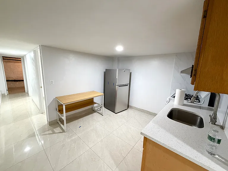 2040 E 23rd St #BASEMENT — Photo 3