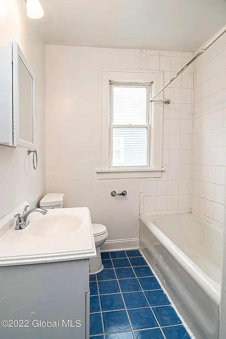 17 Homestead Ave — Photo 1