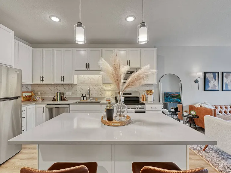 Lochner Apartments — Photo 8