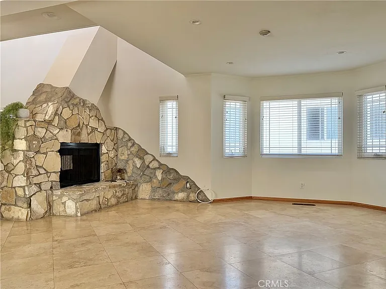425 S Catalina Ave #4 — Photo 11