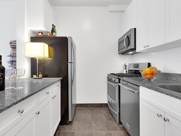 4th image of 45 Wall St APT 1909