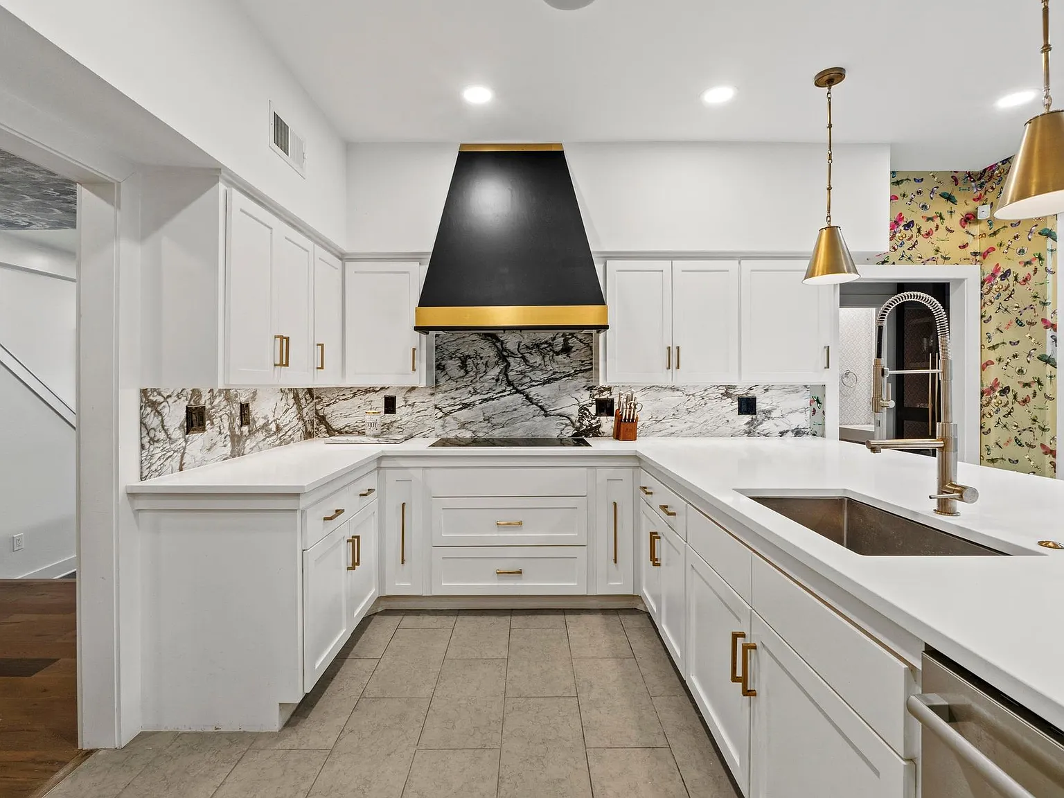 5 bed, 4.5 bath, 4037 sqft, $6,000 — Photo 4