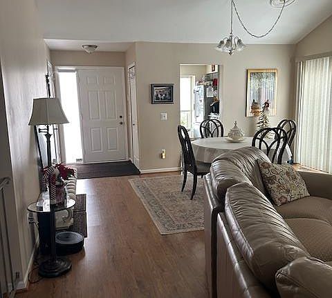 3rd image of 1634 Fielding Dr